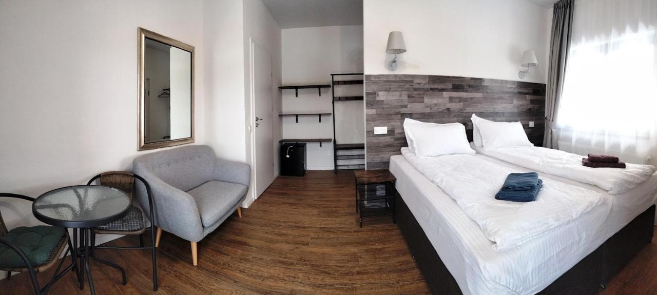 Casa Comilor Bed and Breakfast Surdesti  Exterior foto