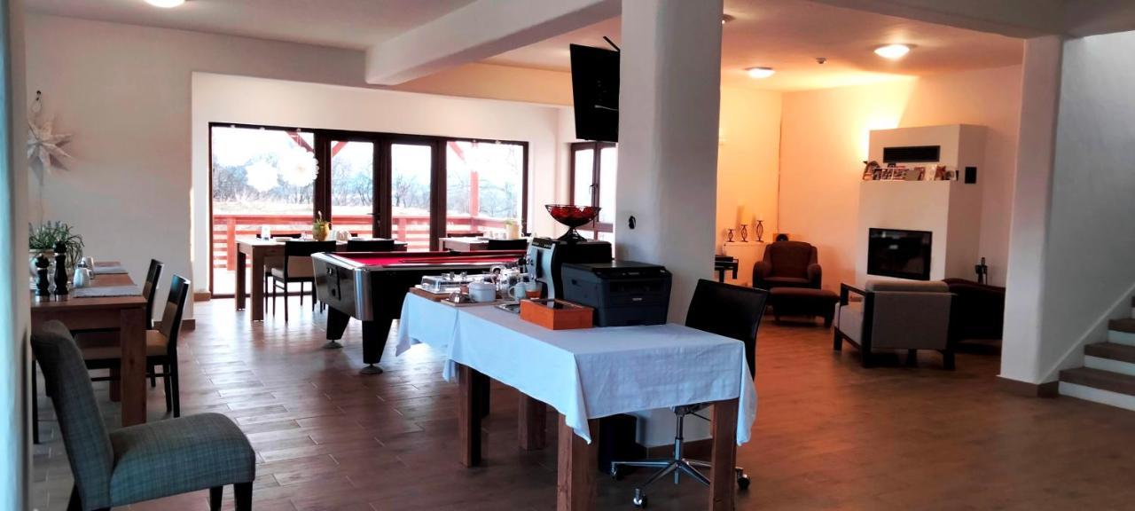 Casa Comilor Bed and Breakfast Surdesti  Exterior foto